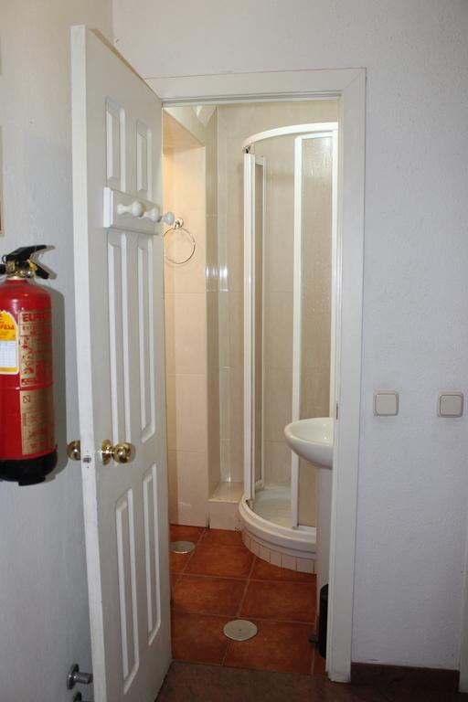 Hostal Graciela Madrid Ngoại thất bức ảnh